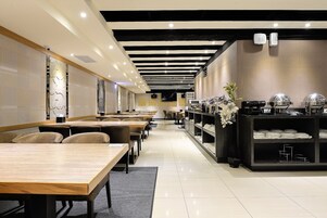 含每日吃到飽早餐