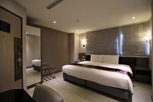 尊爵雙人房 | 高級寢具、免費迷你吧、客房內保險箱、書桌