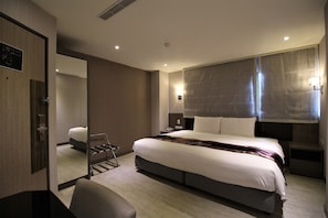 Habitación Premium doble | Ropa de cama de alta calidad y minibar con artículos gratuitos