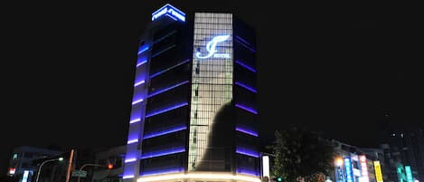 Fasade – kveld/natt