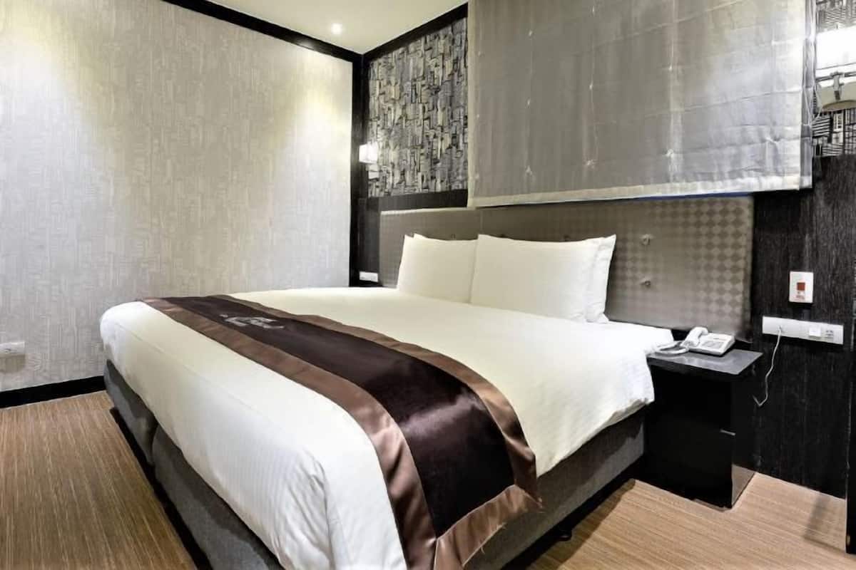 Hochwertige Bettwaren, kostenlose Minibar, Zimmersafe, Schreibtisch