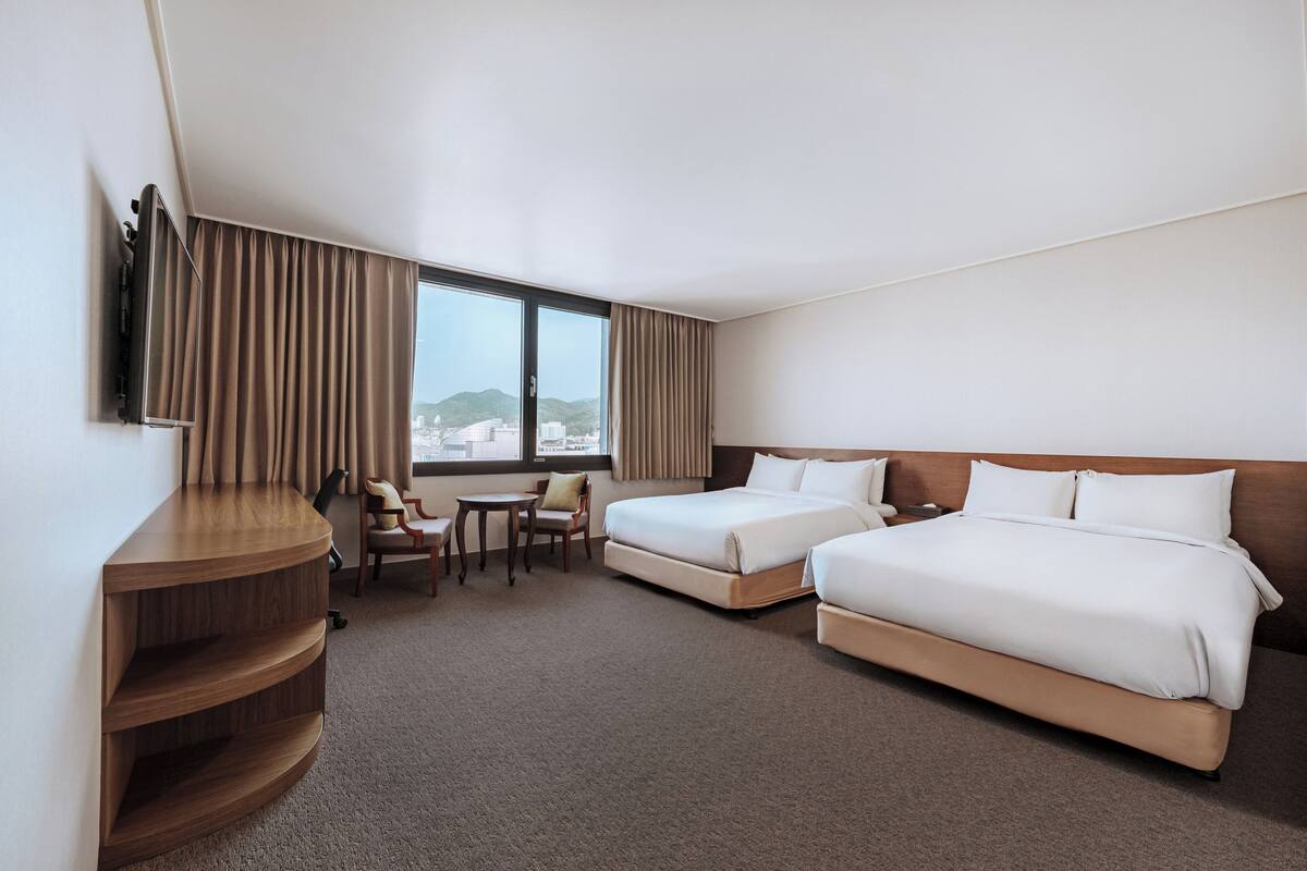 Deluxe Twin Room | Premium bedding, down duvets, desk, soundproofing