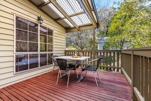 Family Cottage, 2 Bedrooms, Fireplace | Balcony - The Cottages at Hepburn Springs (Hepburn Springs)