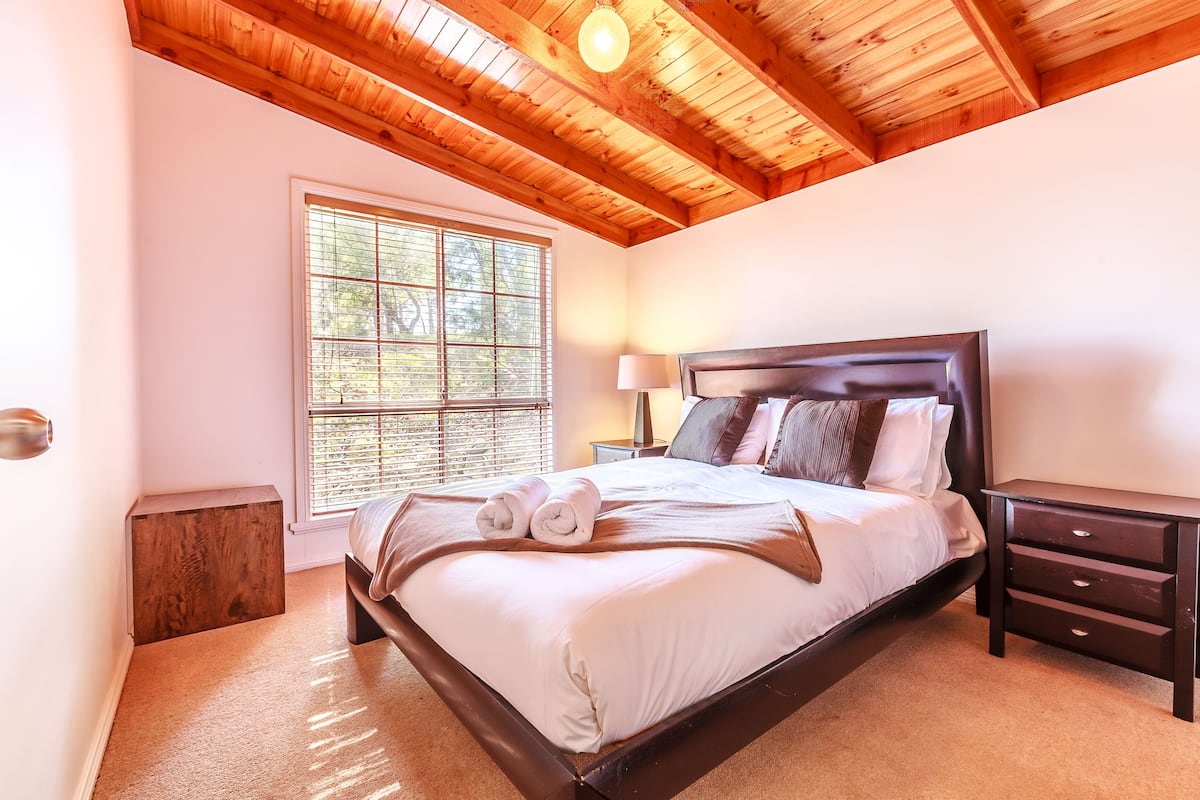 Superior Cottage, 2 Bedrooms, Fireplace, Garden View