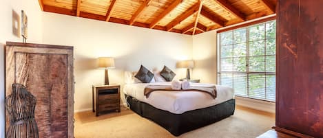 Superior Cottage, 2 Bedrooms, Fireplace, Garden View | 2 bedrooms, iron/ironing board