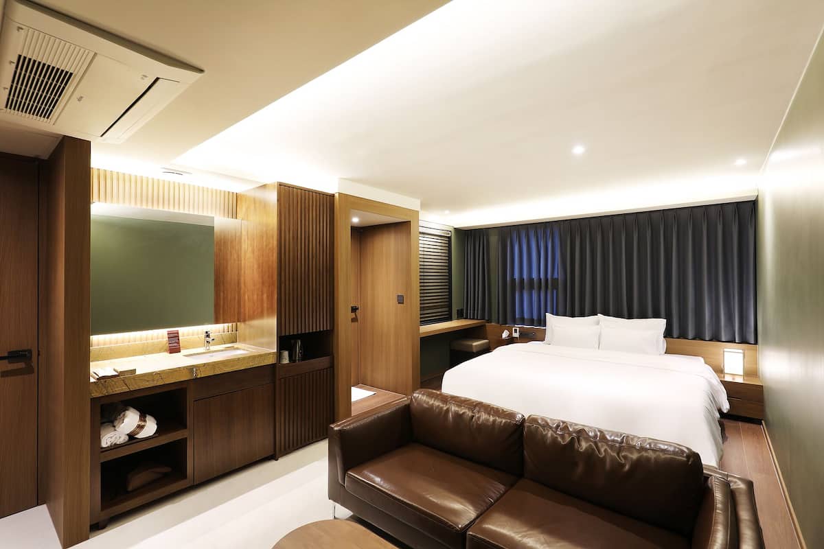 SOL SAUNA | 高級寝具、セーフティボックス (室内)、アイロン / アイロン台、WiFi (無料)