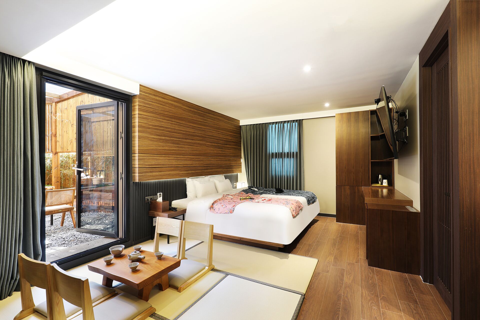 sol 1.takeya ryokan&sauna | living area