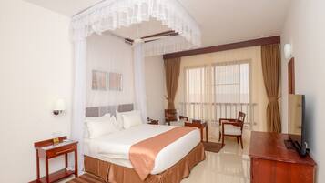 Literie de qualité supérieure, coffres-forts dans les chambres, bureau