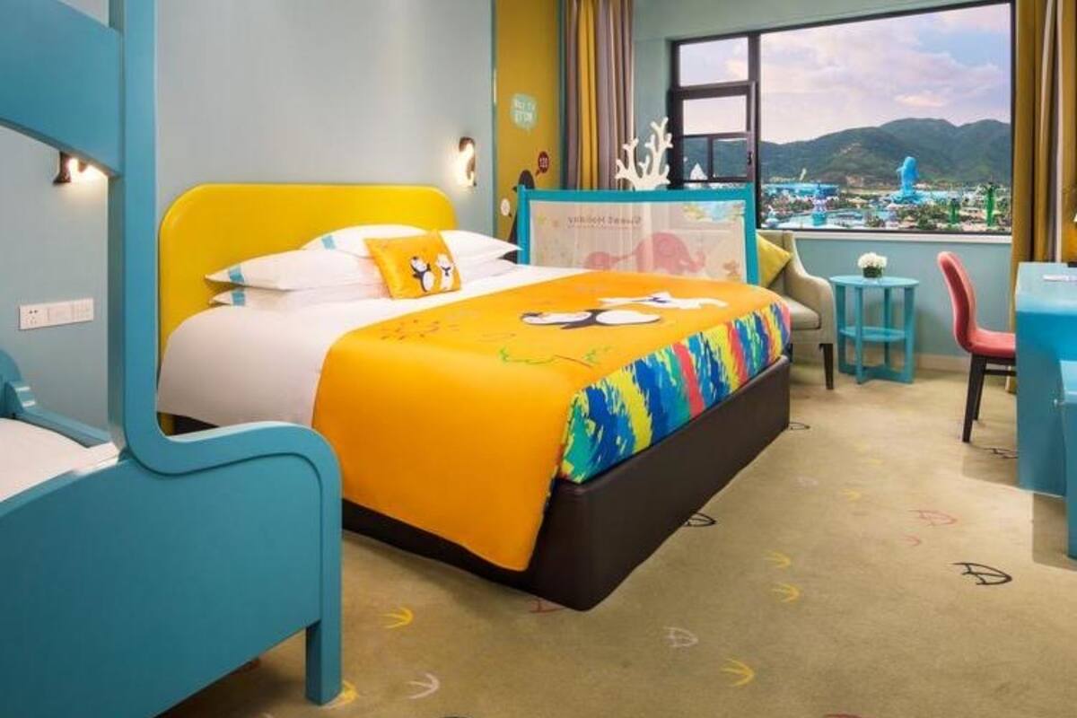 Kamar Keluarga | Seprai premium, meja kerja, tirai kedap cahaya, dan Wi-Fi gratis