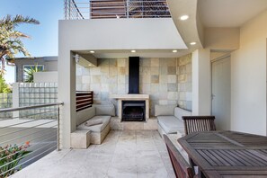 Outdoor dining - Bakoven Blue (Cape Town)