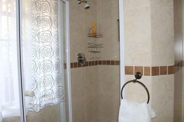 Twin Room (Liebe 3) | Bathroom shower
