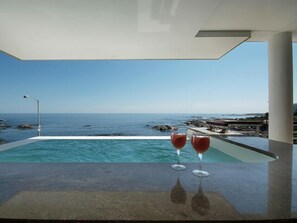 Infinity pool