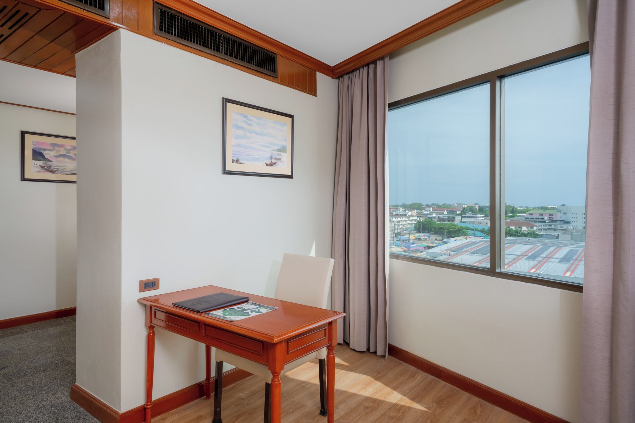 grand deluxe corner | 1 bedroom, minibar, in-room safe, desk