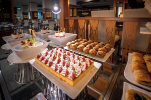 Se ofrece desayuno bufé por un coste adicional