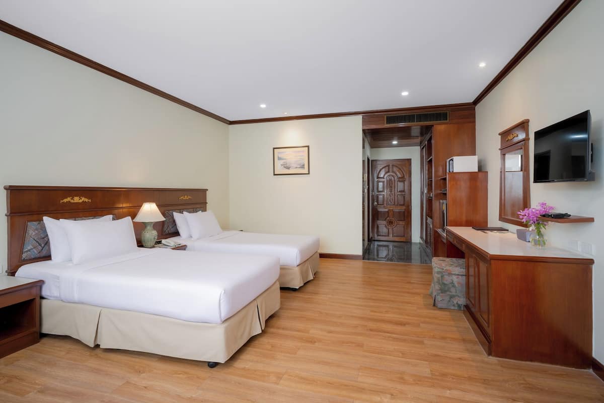 grand deluxe twin room | 1 bedroom, minibar, in-room safe, desk