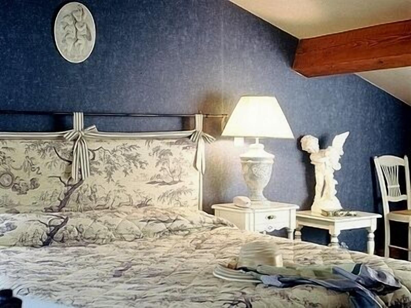 standard double room | in-room safe, desk, free cots/infant beds, rollaway beds