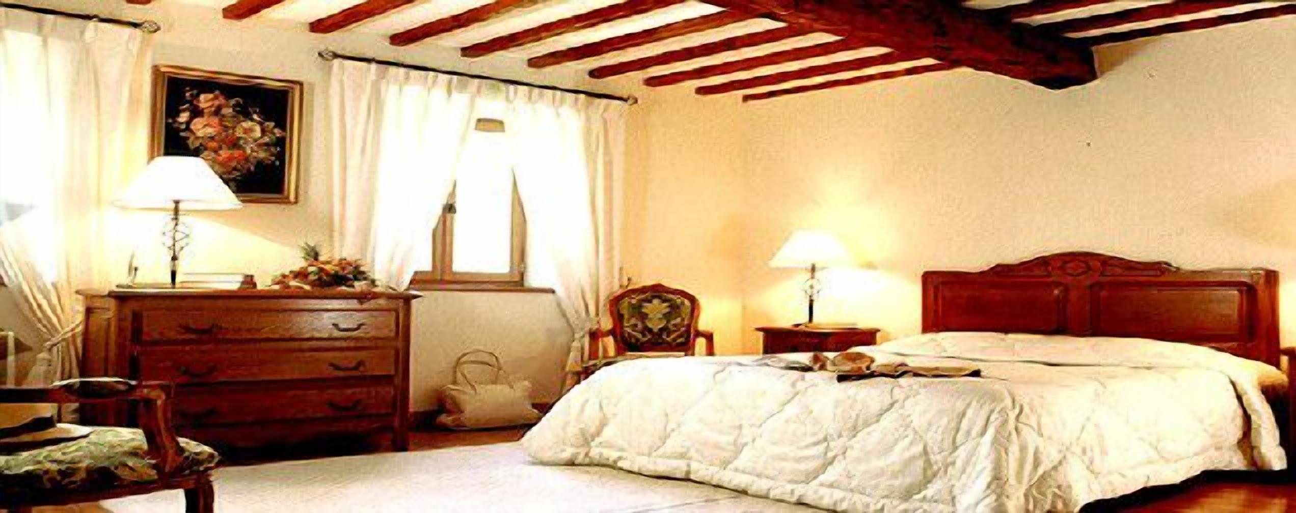 Standard Double Room | In-room safe, desk, free cribs/infant beds, rollaway beds