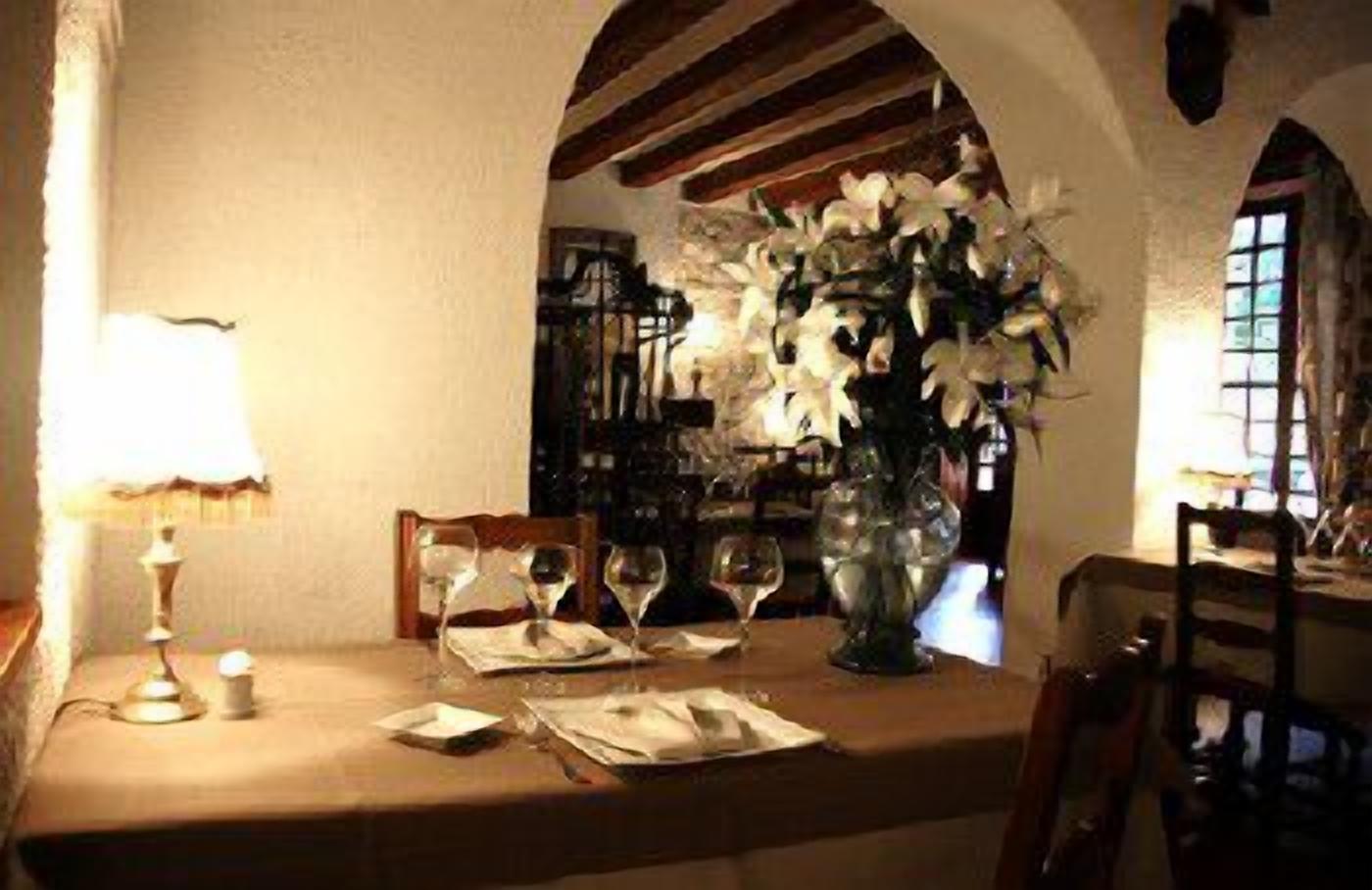 lunch and dinner served, local cuisine