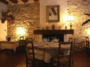 Lunch and dinner served, local cuisine