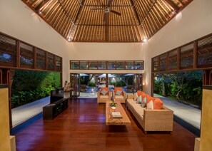 Interior - Villa Sasoon (Karangasem)