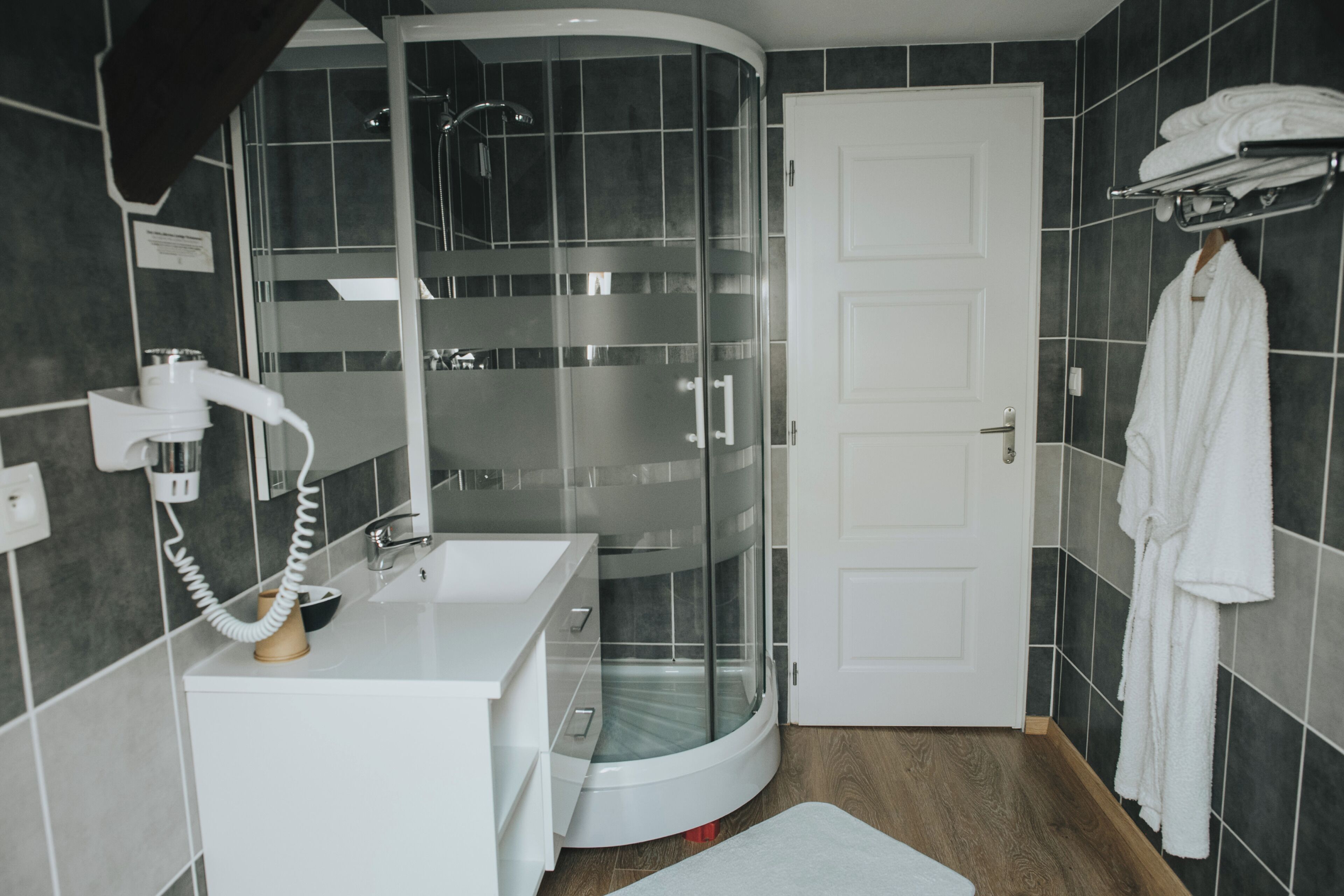 double room | desk, soundproofing, free cots/infant beds, free wifi