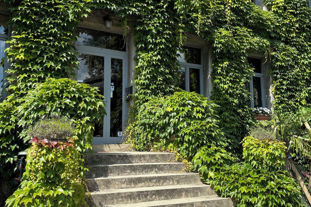 Logis Hôtel-Restaurant Le Moulin D'Artres
