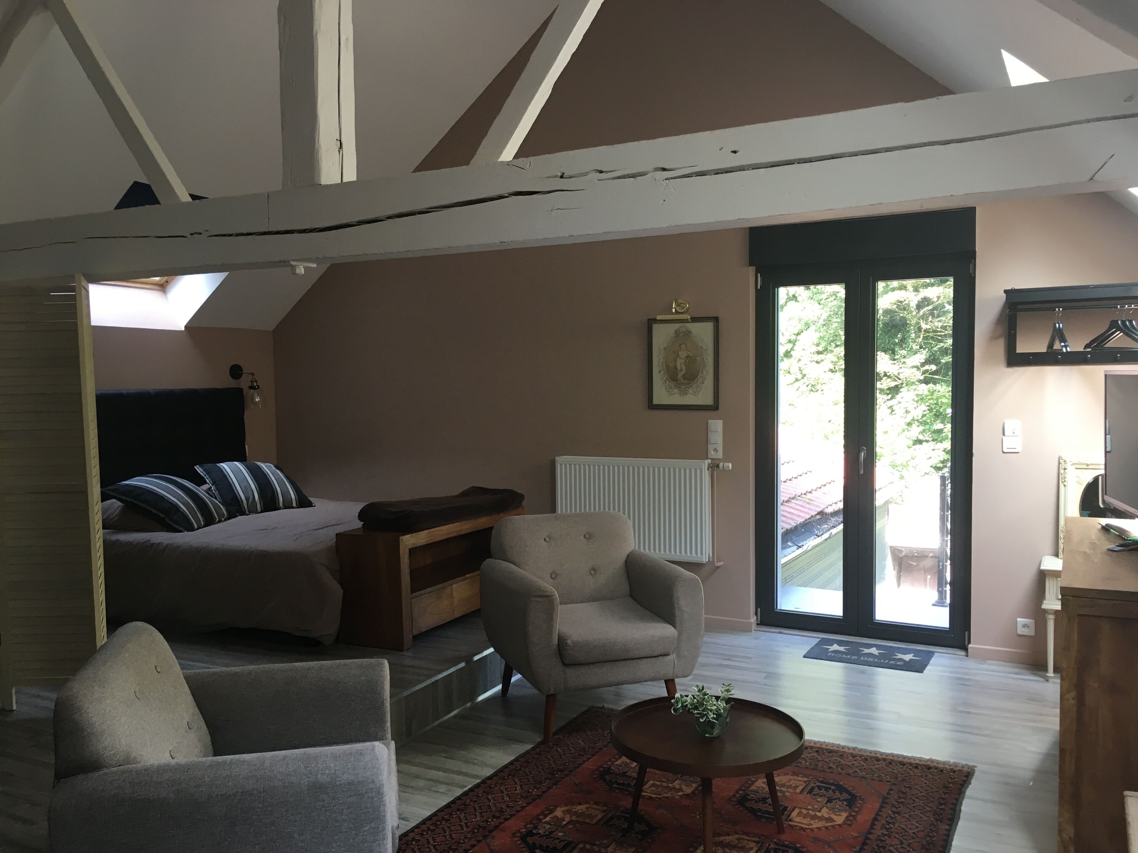 desk, soundproofing, free cots/infant beds, free wifi