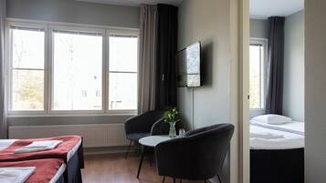 Familienzimmer | Verdunkelungsvorhänge, kostenloses WLAN, Bettwäsche