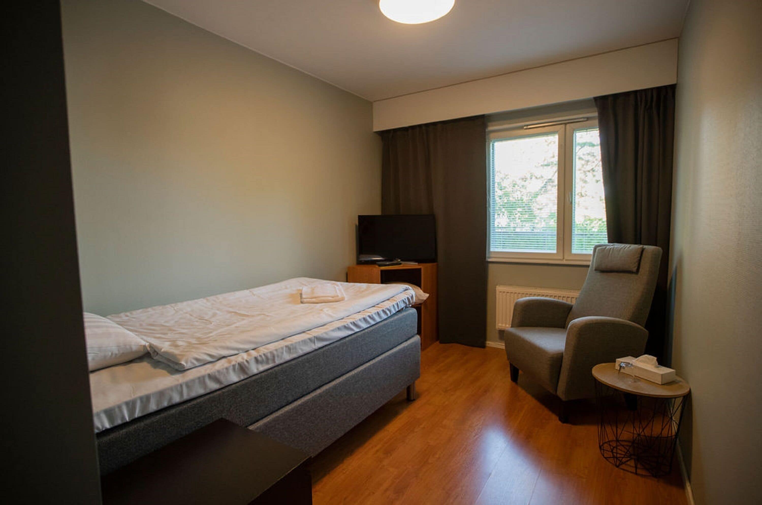 single room | blackout curtains, free wifi, bed sheets