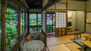 Japanese-style Triple Room | Individually decorated, individually furnished, bed sheets