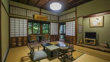 Japanese-style Triple Room | Individually decorated, individually furnished, bed sheets