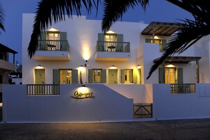 Fachada de la propiedad por la tarde o noche