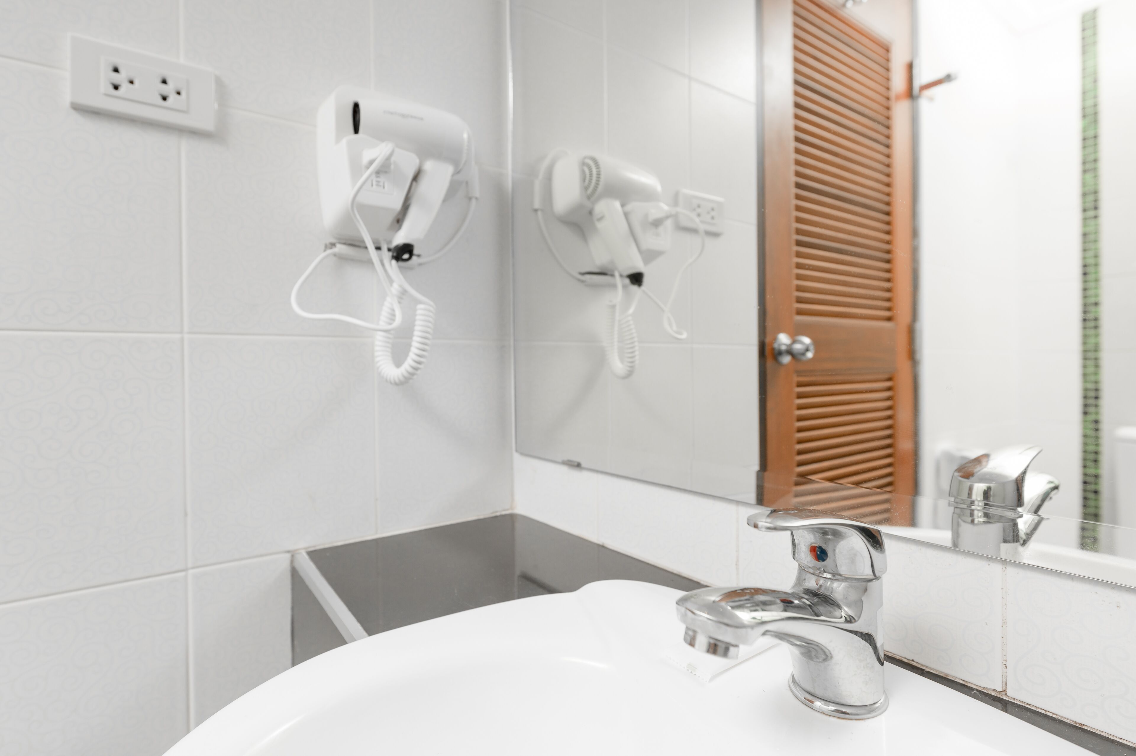 shower, free toiletries, hair dryer, slippers