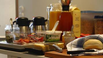 Café da manhã com buffet grátis todos os dias