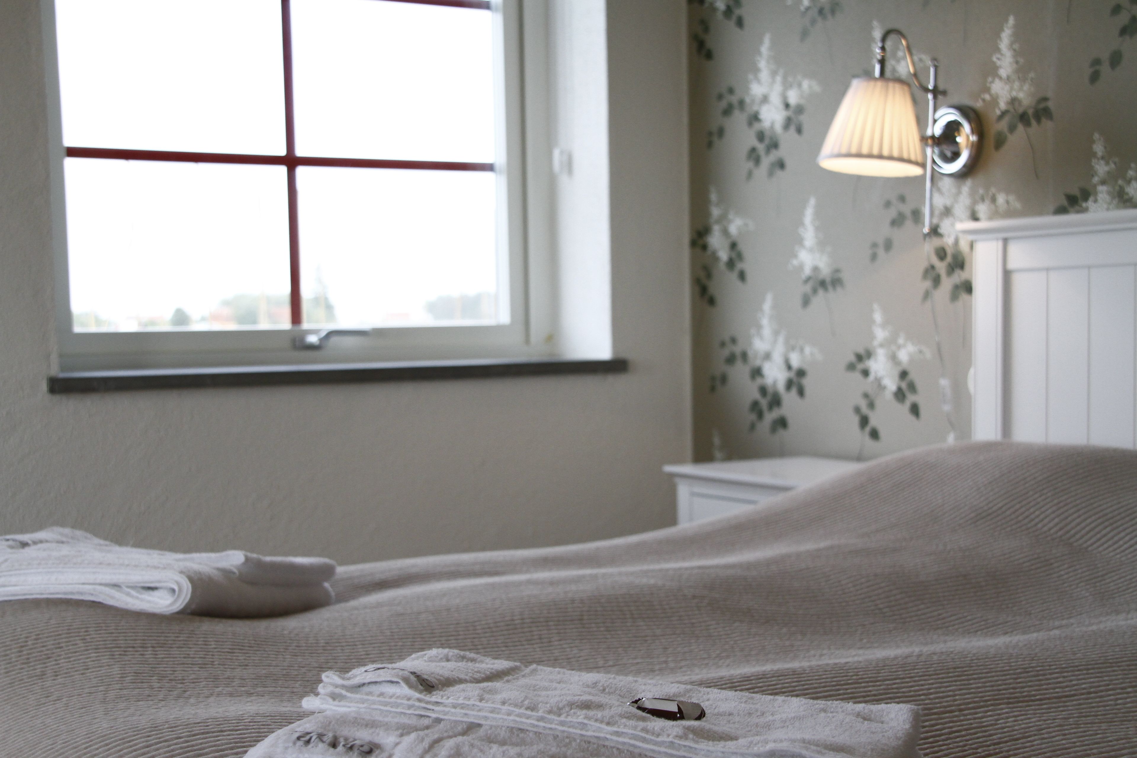 Twin Room | Desk, iron/ironing board, cribs/infant beds, free WiFi