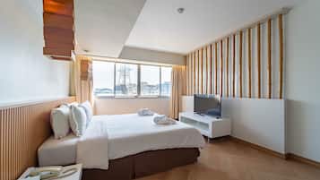 Business Double Room | 1 bedroom, in-room safe, desk, blackout curtains