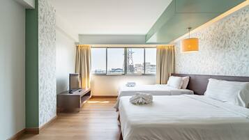 Tomannsrom – business | Safe på rommet, skrivebord, blendingsgardiner og lydisolert