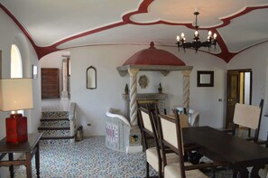 House, 3 Bedrooms | Living room