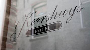 A hotel sign with the name "Keenshuyg's HOTEL" in a cursive font.