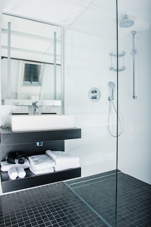 Free toiletries, hair dryer, bathrobes, towels - Hotel 't Keershuys ('s-Hertogenbosch)