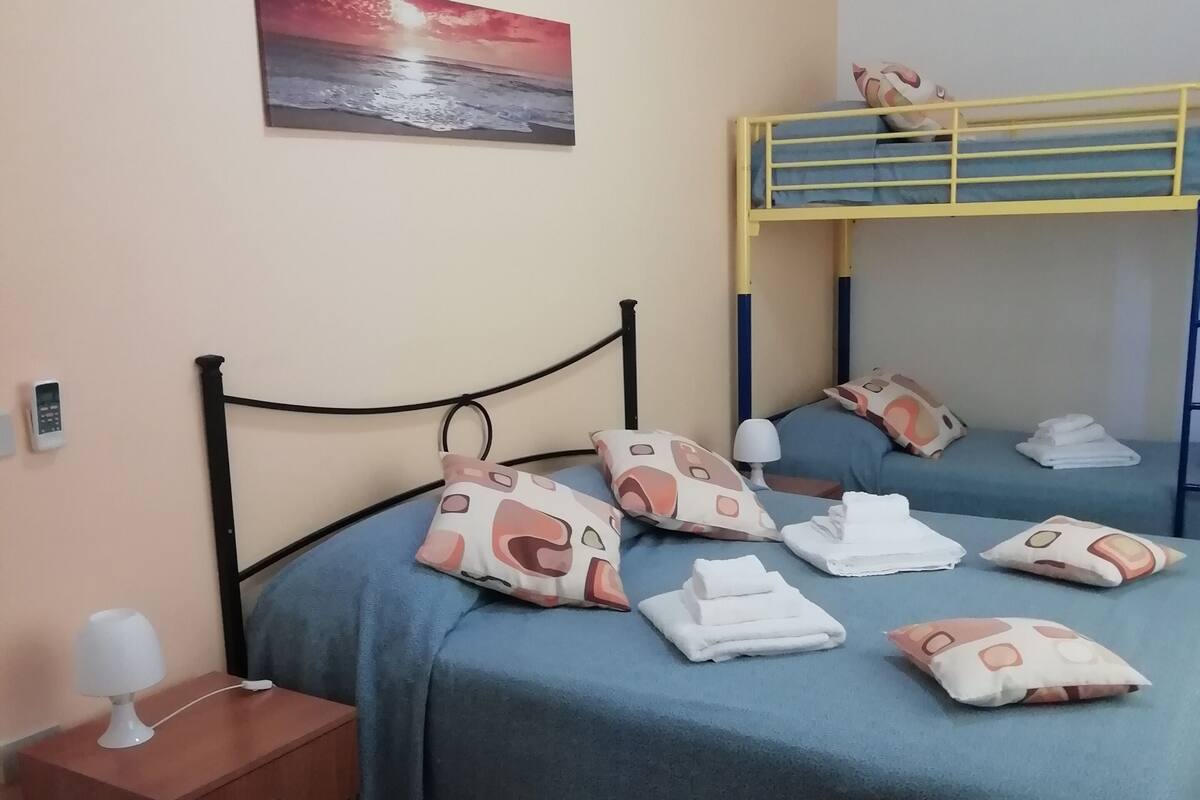 Free WiFi, bed sheets
