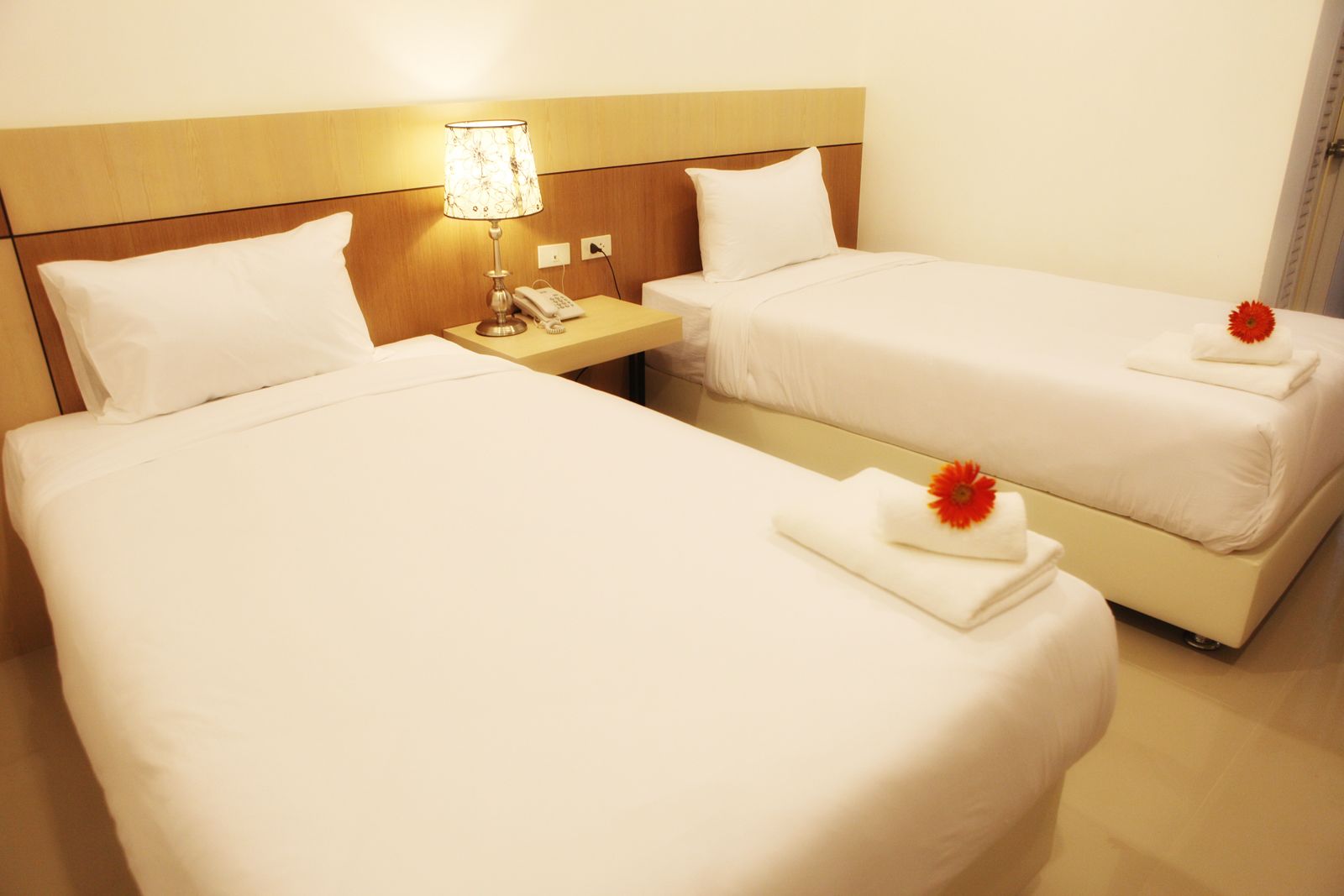 standard twin room | minibar, desk, blackout curtains, rollaway beds