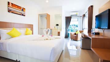 Minibar, escritorio, cortinas blackout y camas plegables/adicionales
