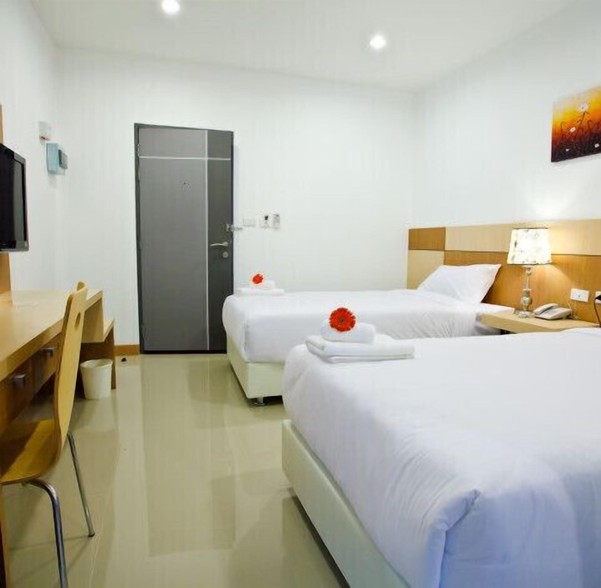 standard twin room | minibar, desk, blackout curtains, rollaway beds