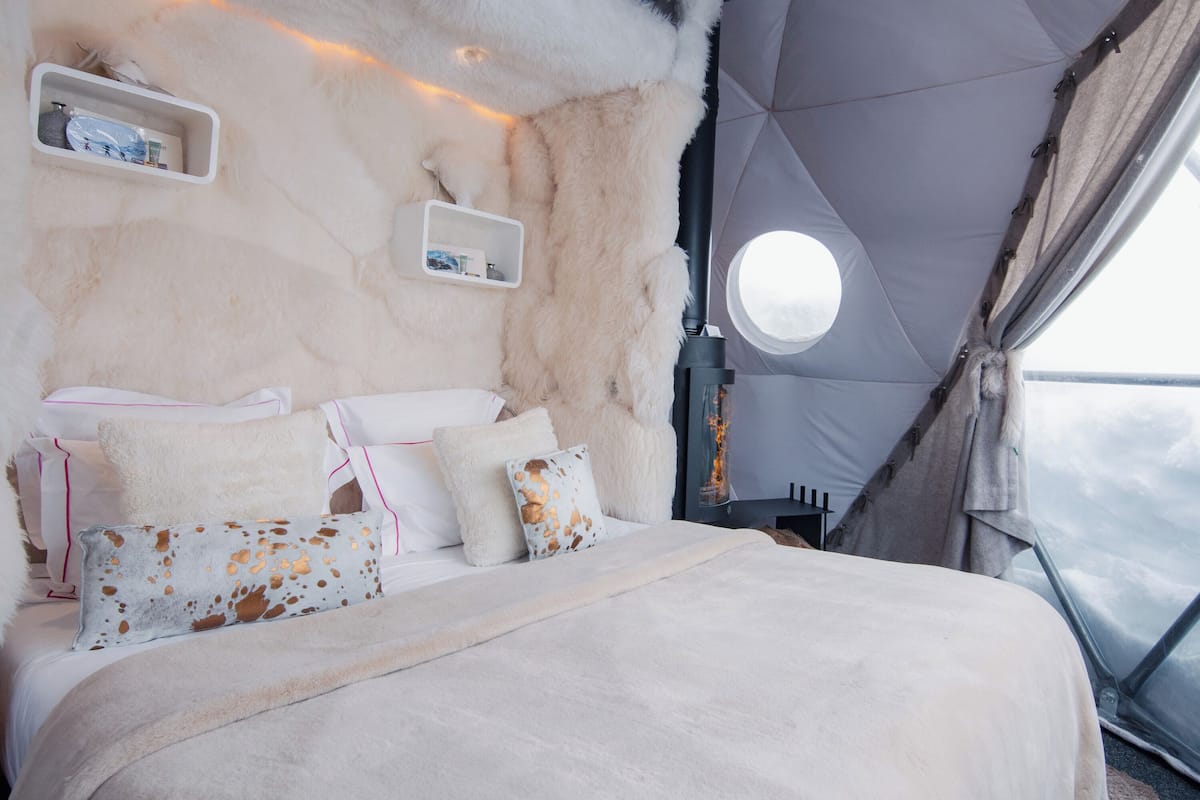 Igloo-Pod Hot Tub | Premium bedding, in-room safe, blackout curtains, soundproofing
