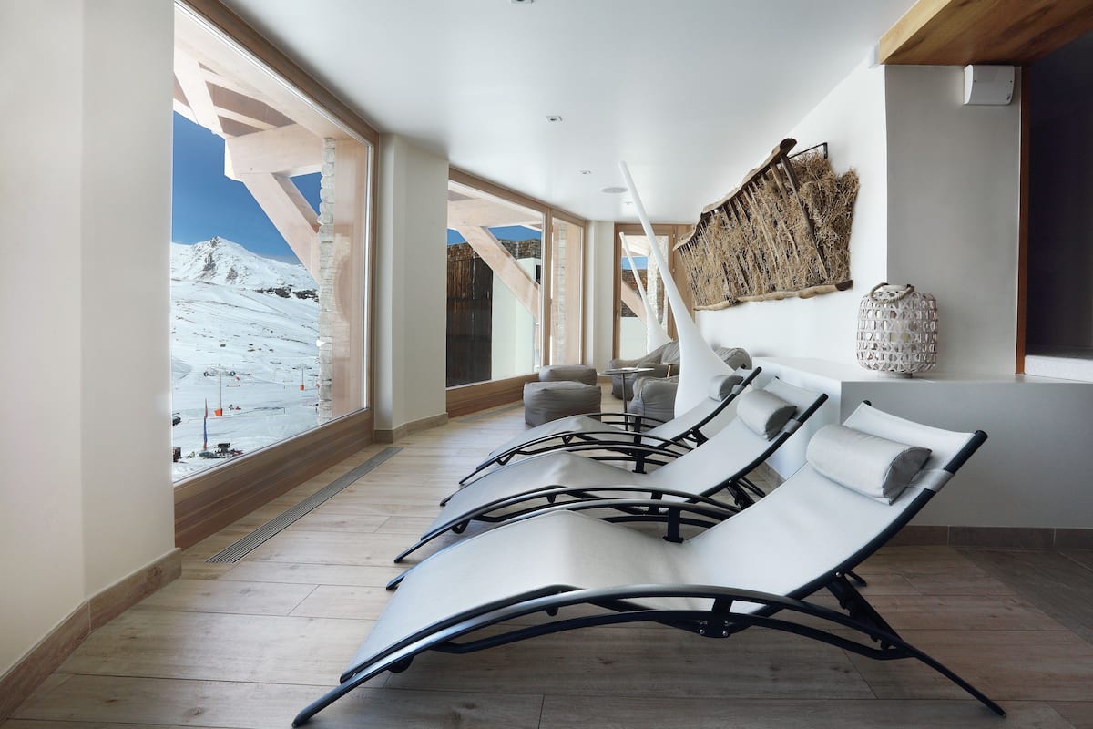 indoor pool, pool loungers