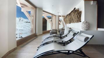 Indoor pool, sun loungers