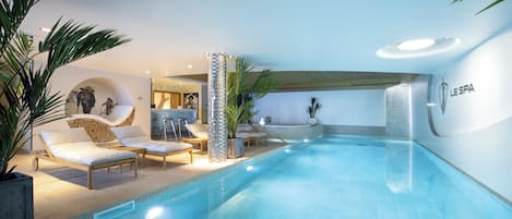 Couples treatment room(s), sauna, hot tub, steam room