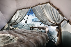 Igloo-Pod Hot Tub | Premium bedding, in-room safe, blackout curtains, soundproofing - Hôtel Pashmina (Les Belleville)