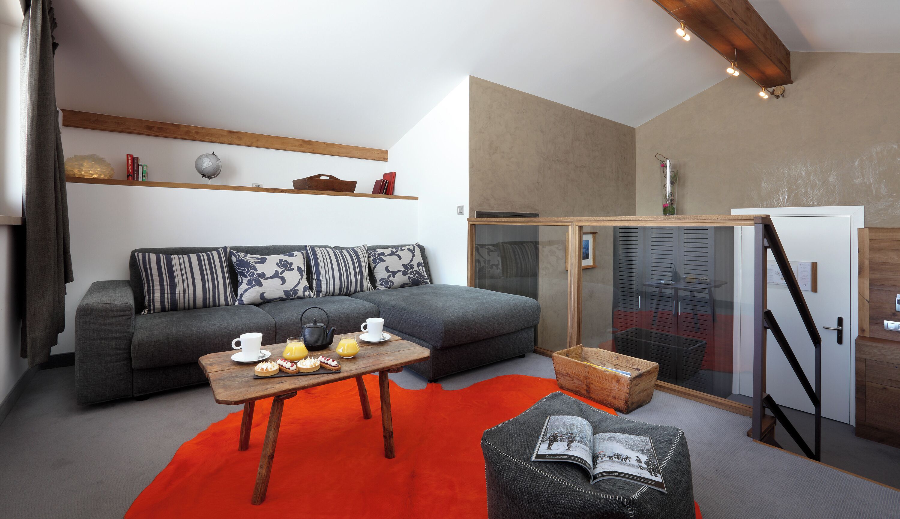 suite (prestige xxl) | living area | ipod dock, mp3 dock